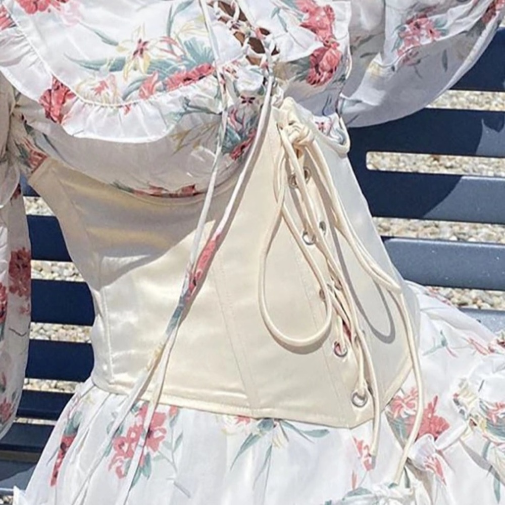 Under boob corset